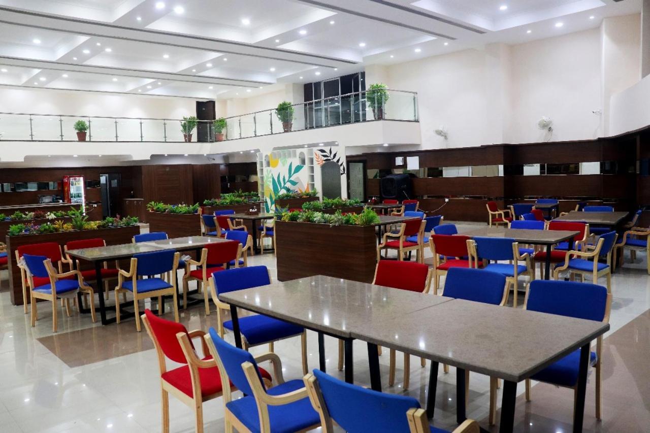 The Richi Rich Hotel And Resort Indore Extérieur photo