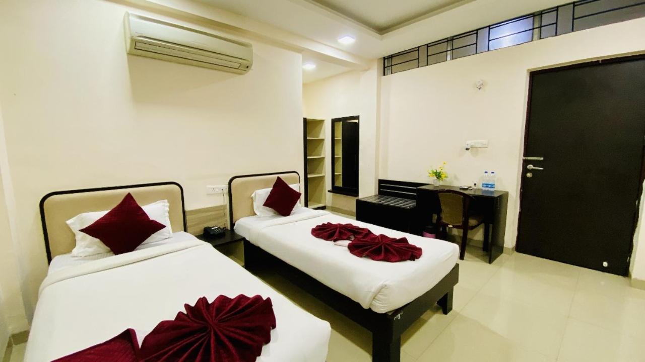 The Richi Rich Hotel And Resort Indore Extérieur photo