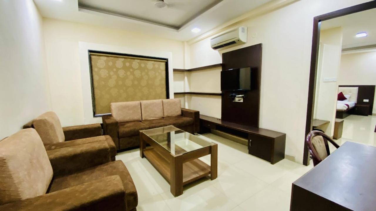 The Richi Rich Hotel And Resort Indore Extérieur photo