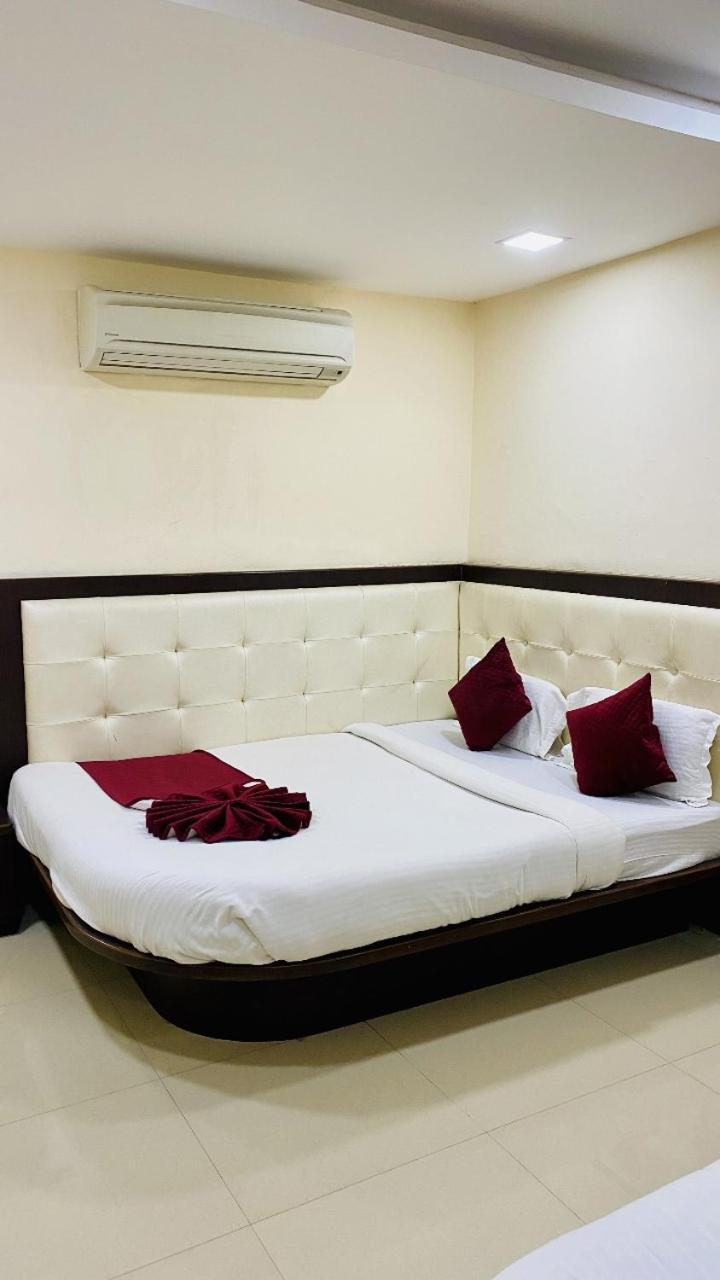 The Richi Rich Hotel And Resort Indore Extérieur photo