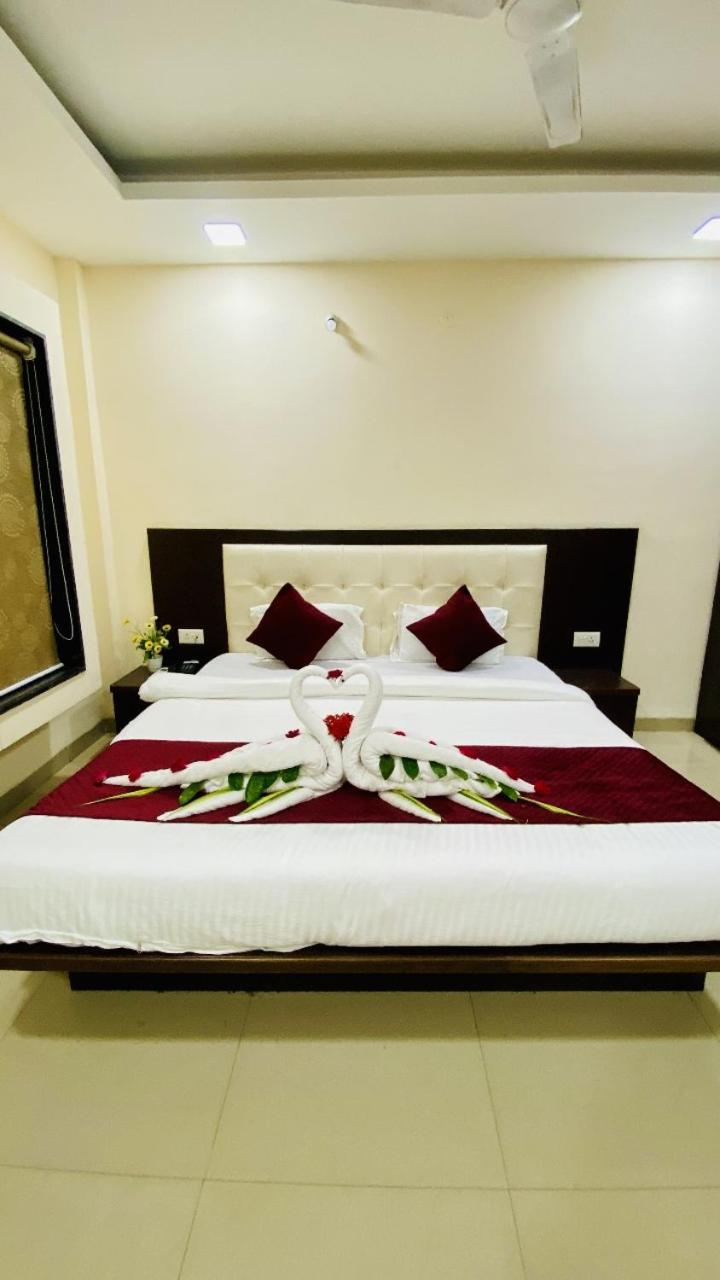 The Richi Rich Hotel And Resort Indore Extérieur photo