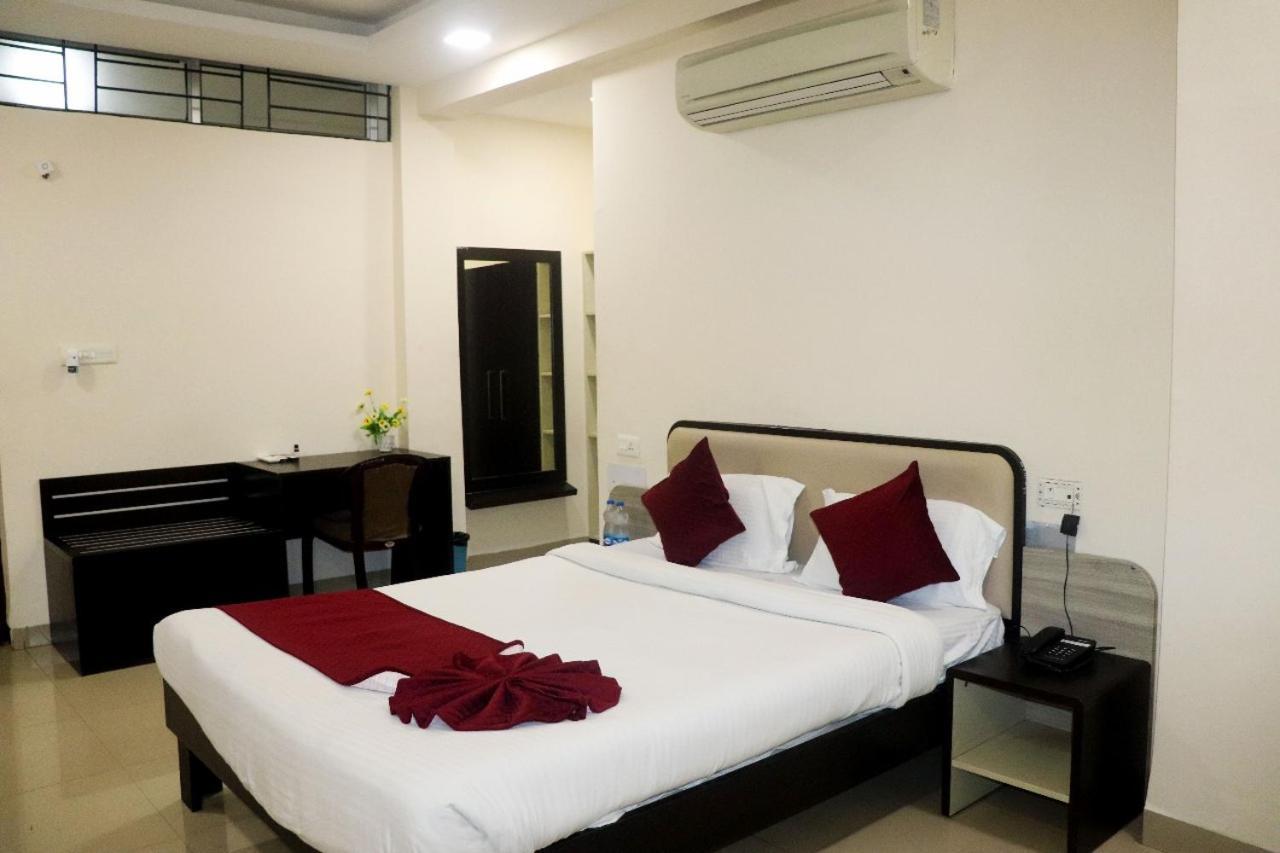 The Richi Rich Hotel And Resort Indore Extérieur photo